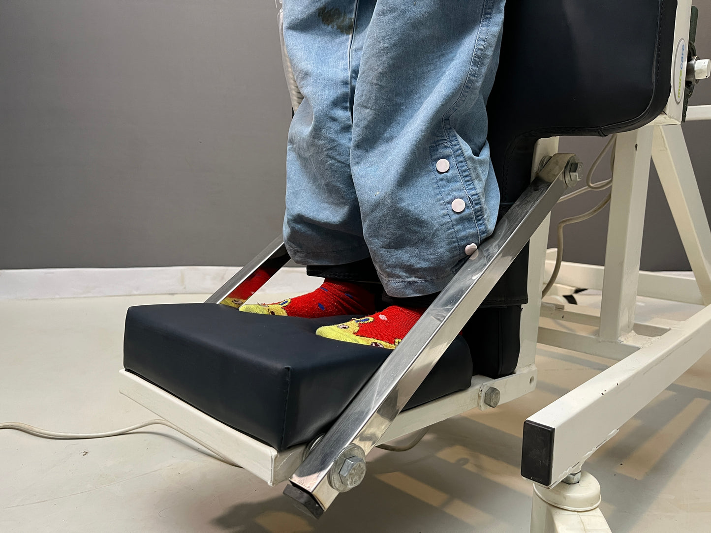 Morecare Electric Tilt Table for Kids – 90° Adjustable Pediatric Tilt Therapy Table